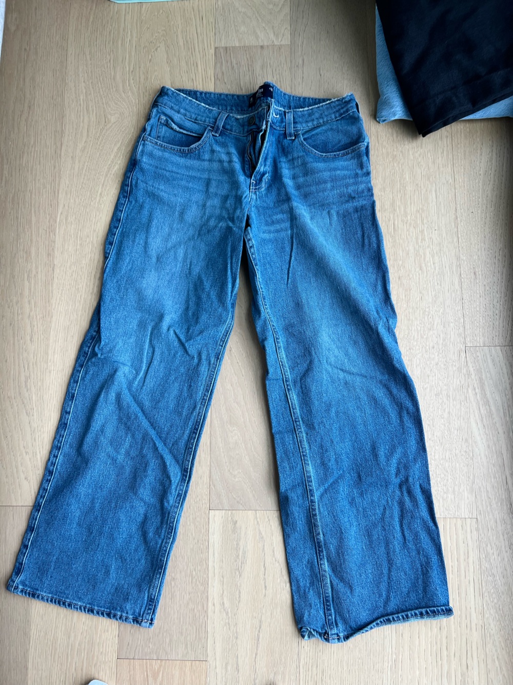 Hollister Men's Straight-Leg Denim Jeans in Blue Wash